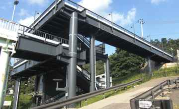吉見工場施工例 秋葉山公園県民水泳場エレベータ他（歩道橋）：サムネール